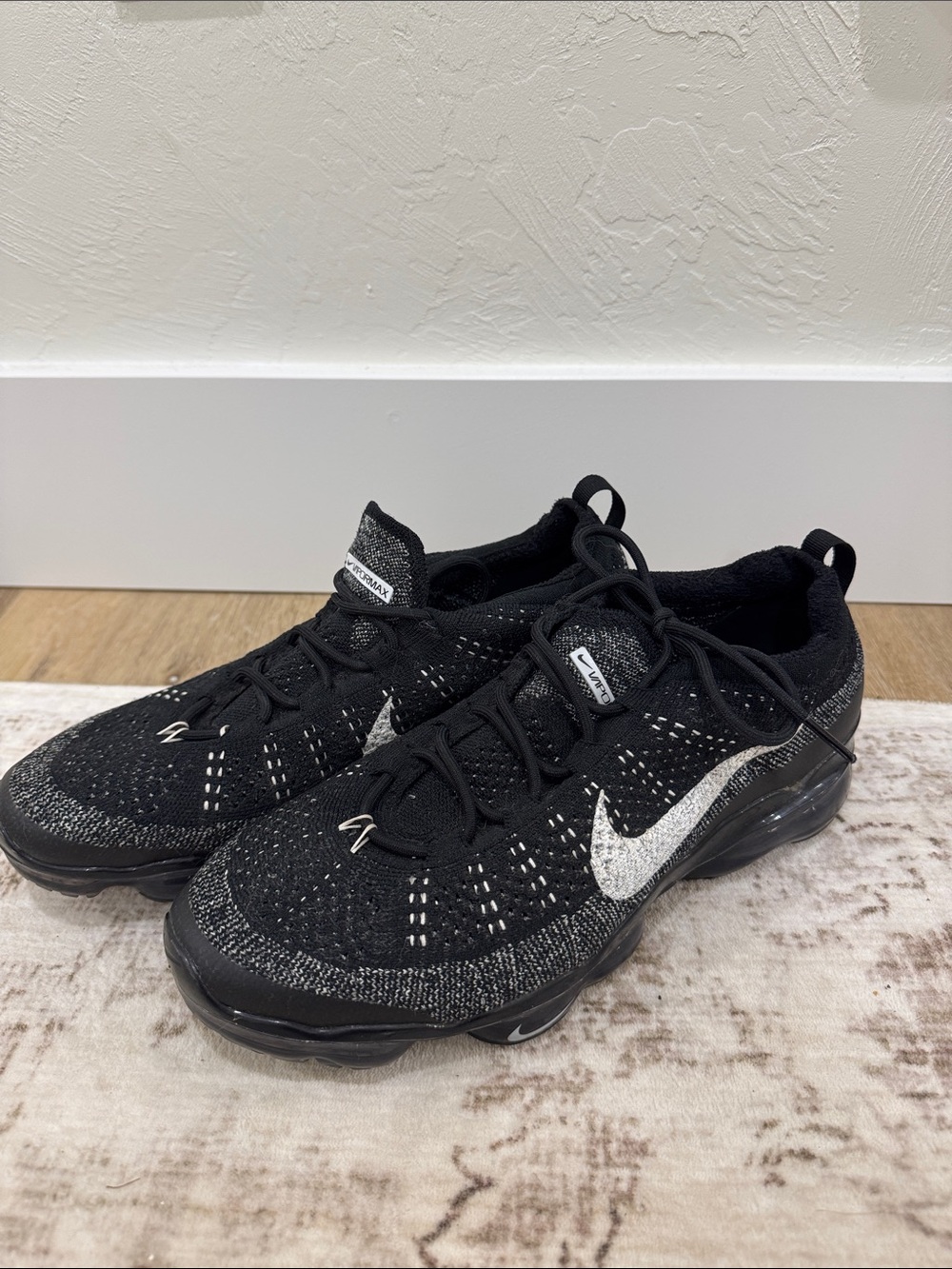 Nike Black/White Flyknit VaporMax Low-Top Sneakers
